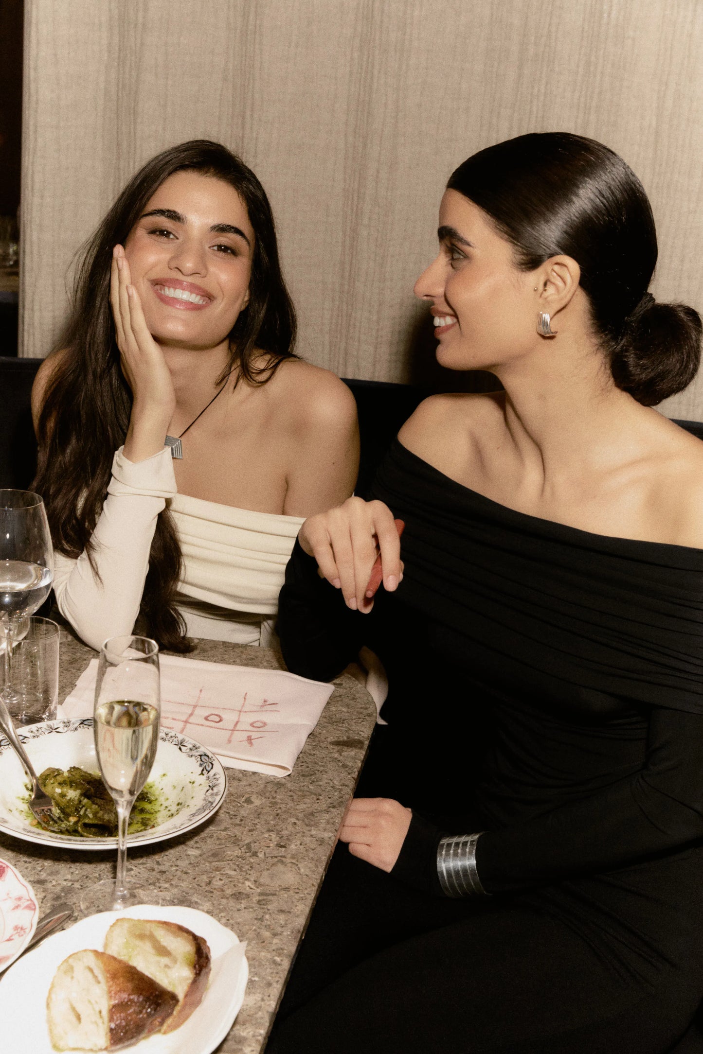 Àvora Topp Off-shoulder