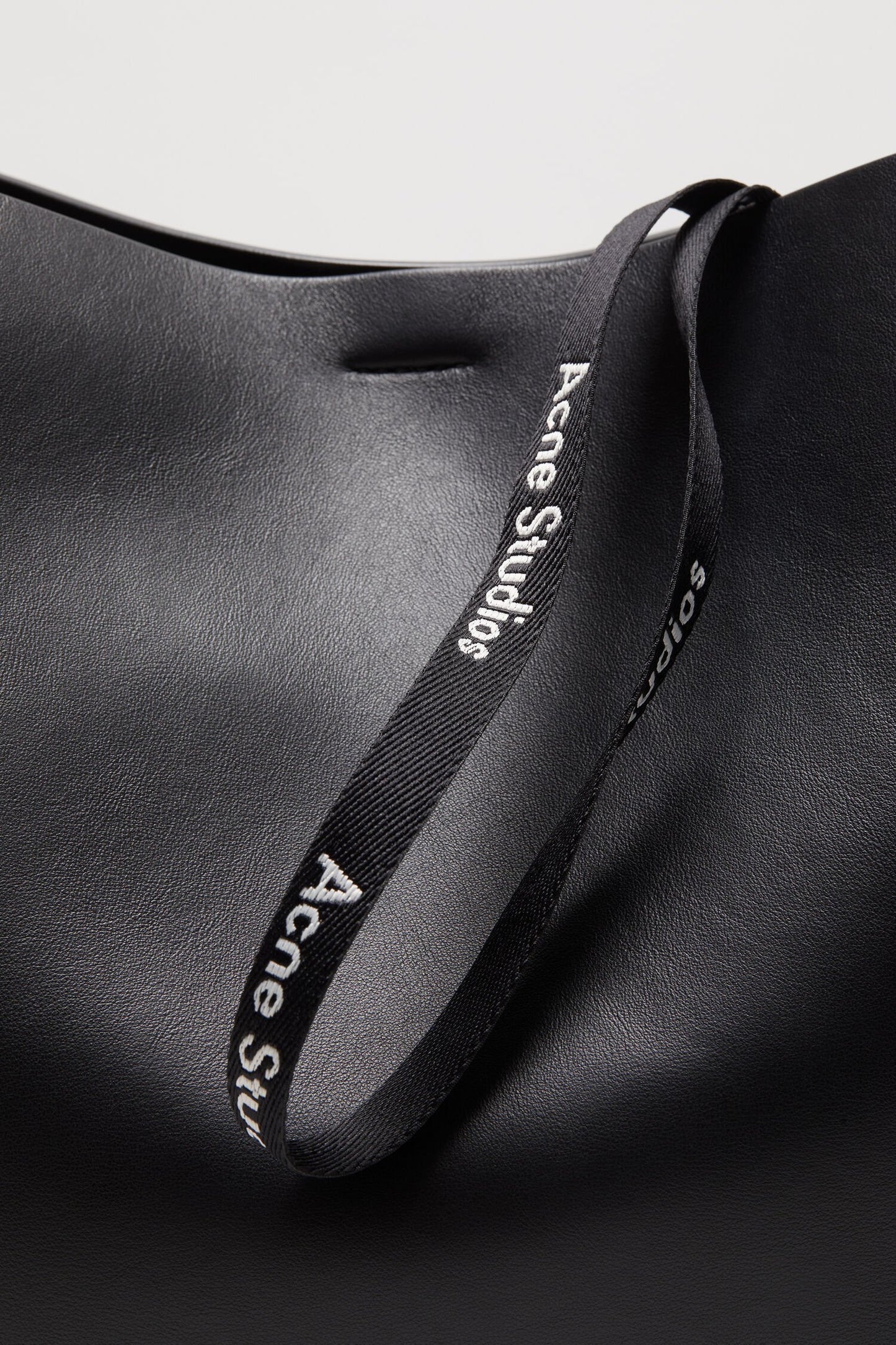 Acne Studios Väska Musubi Midi Shoulder