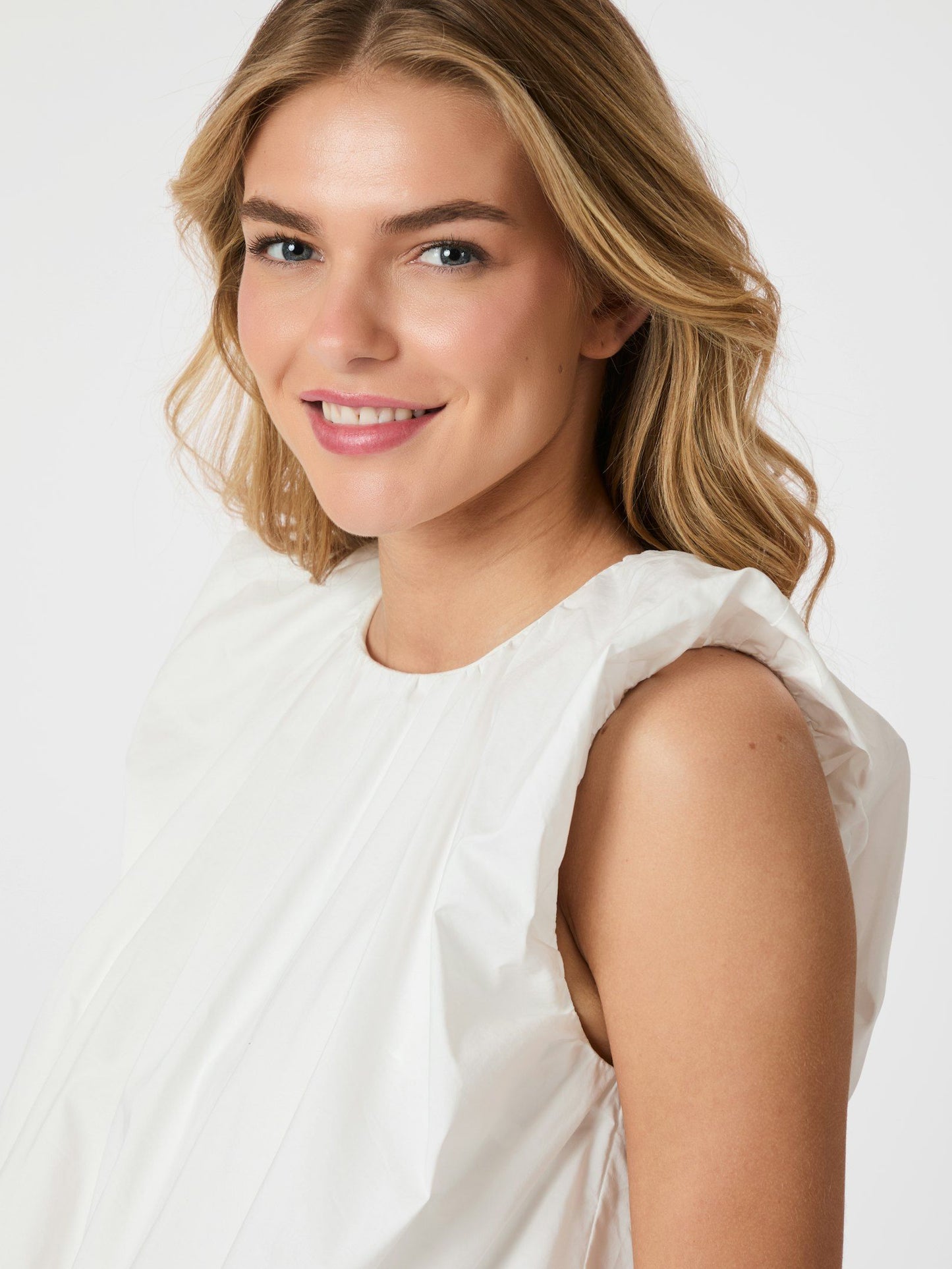 Neo Noir Topp Ivania Poplin