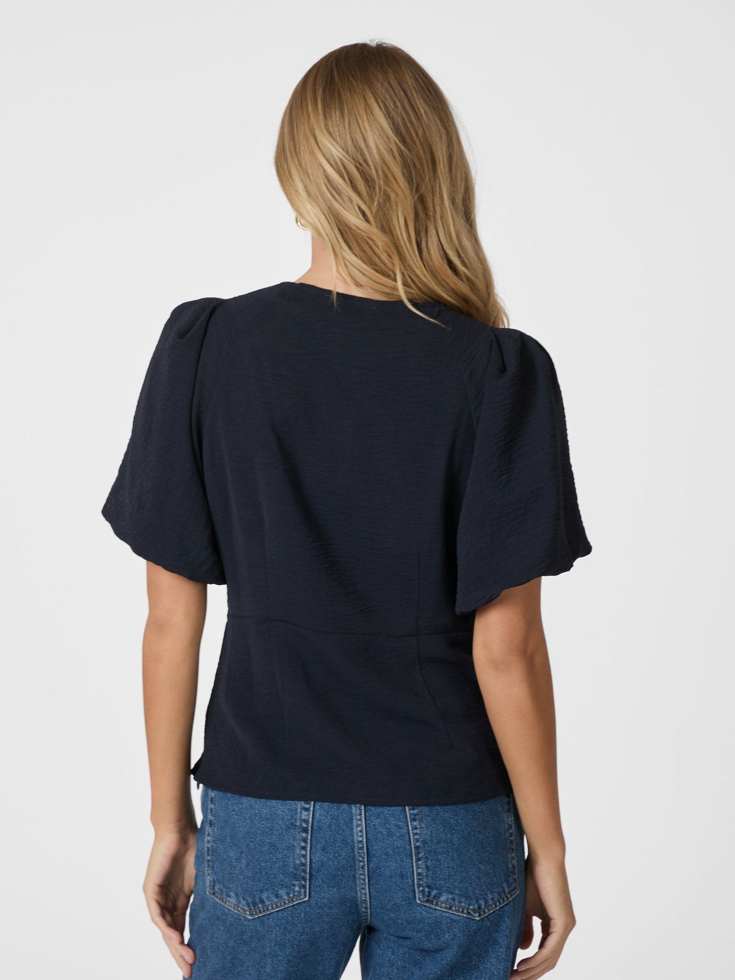 Neo Noir Blus Irina Structure