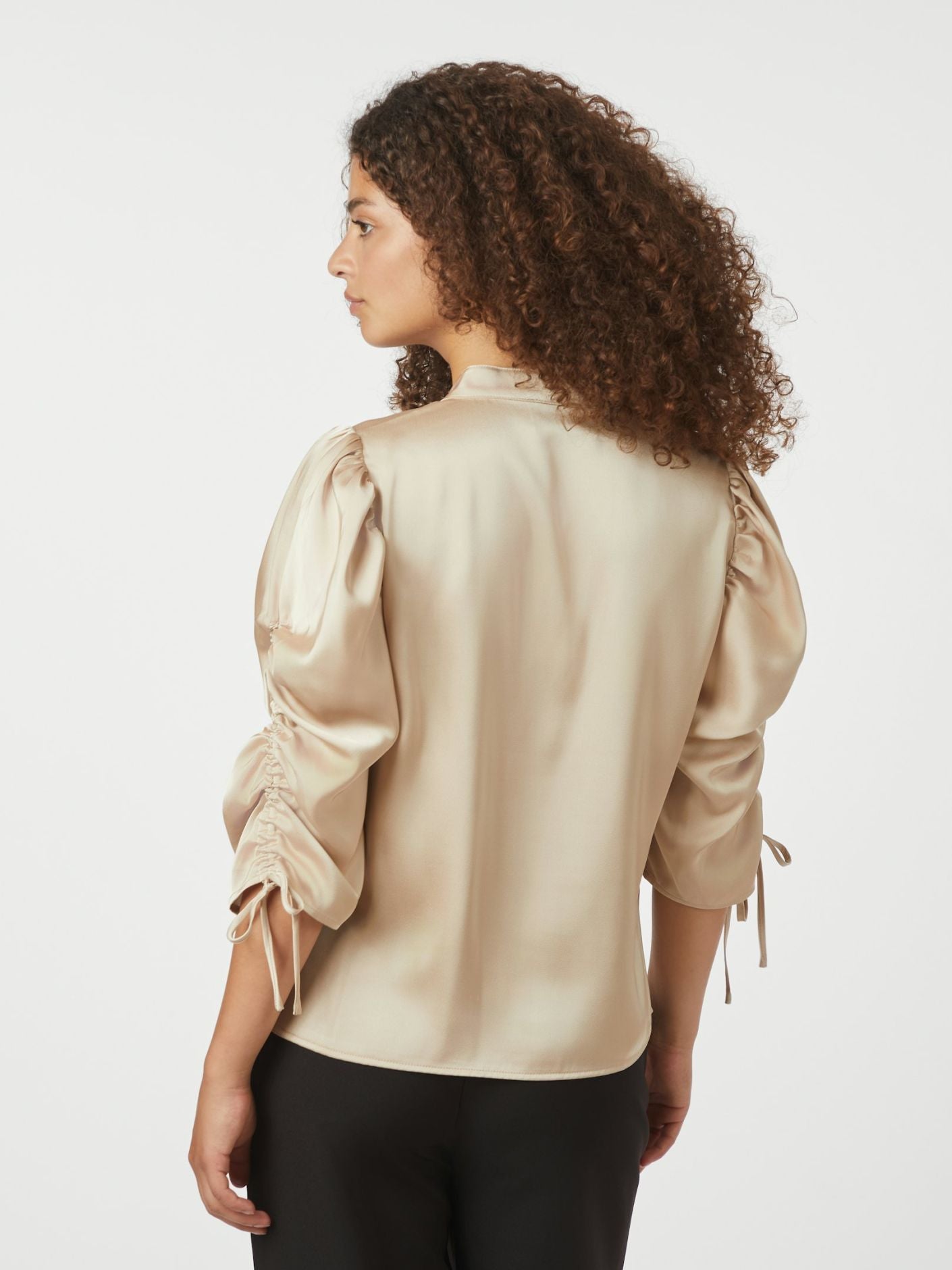 Neo Noir Blus Alvira Drapy Satin