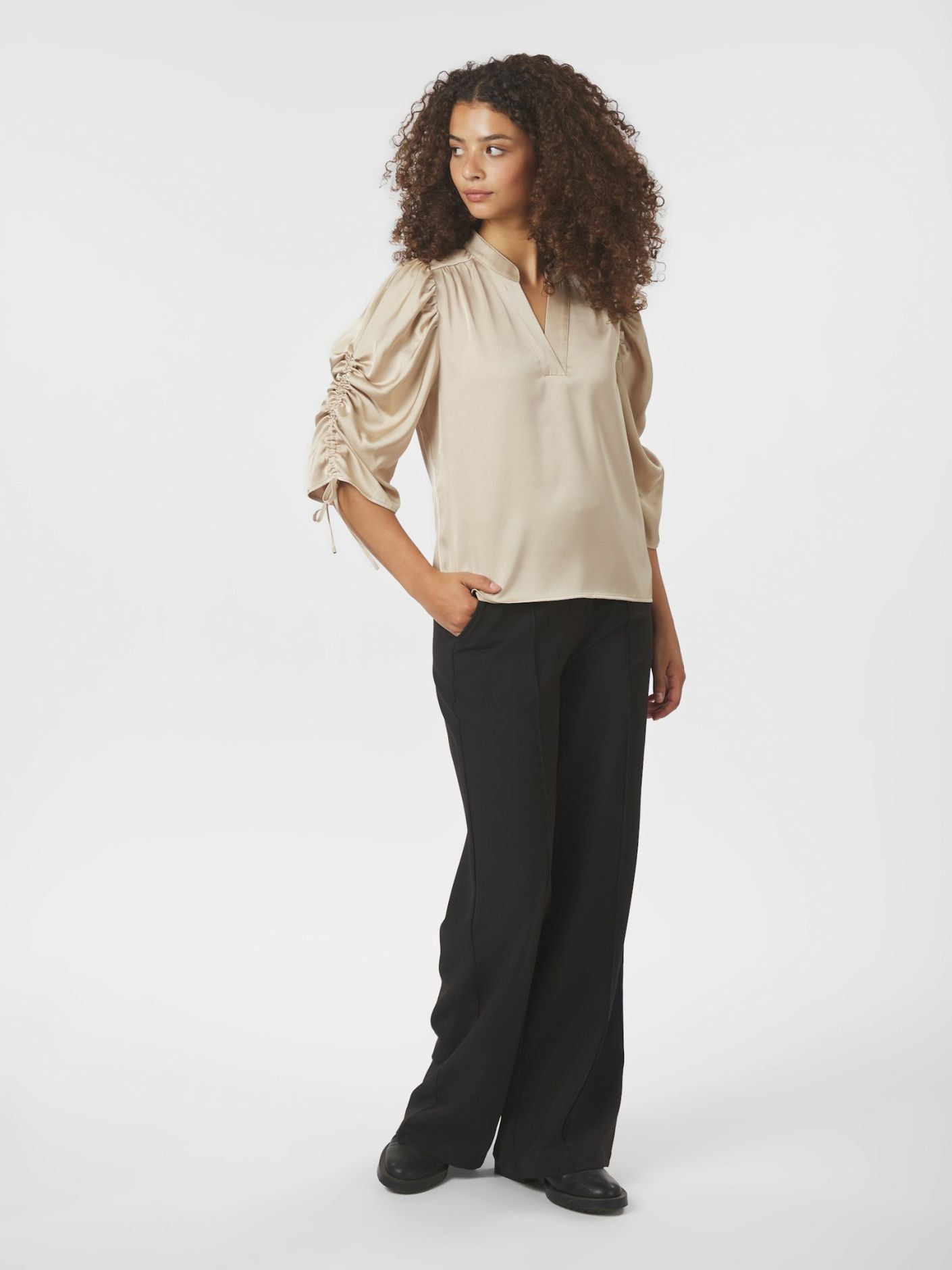 Neo Noir Blus Alvira Drapy Satin