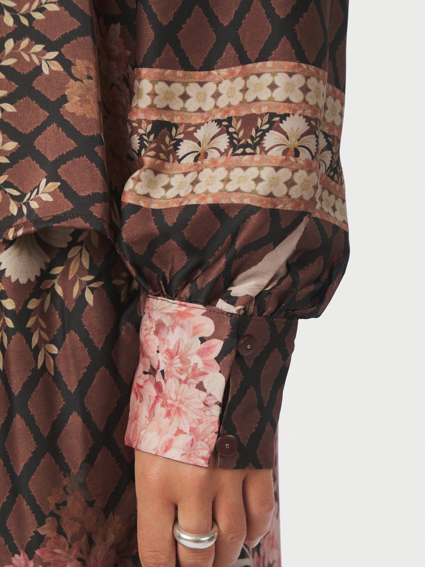 Neo Noir Blus Massima Botanical Border