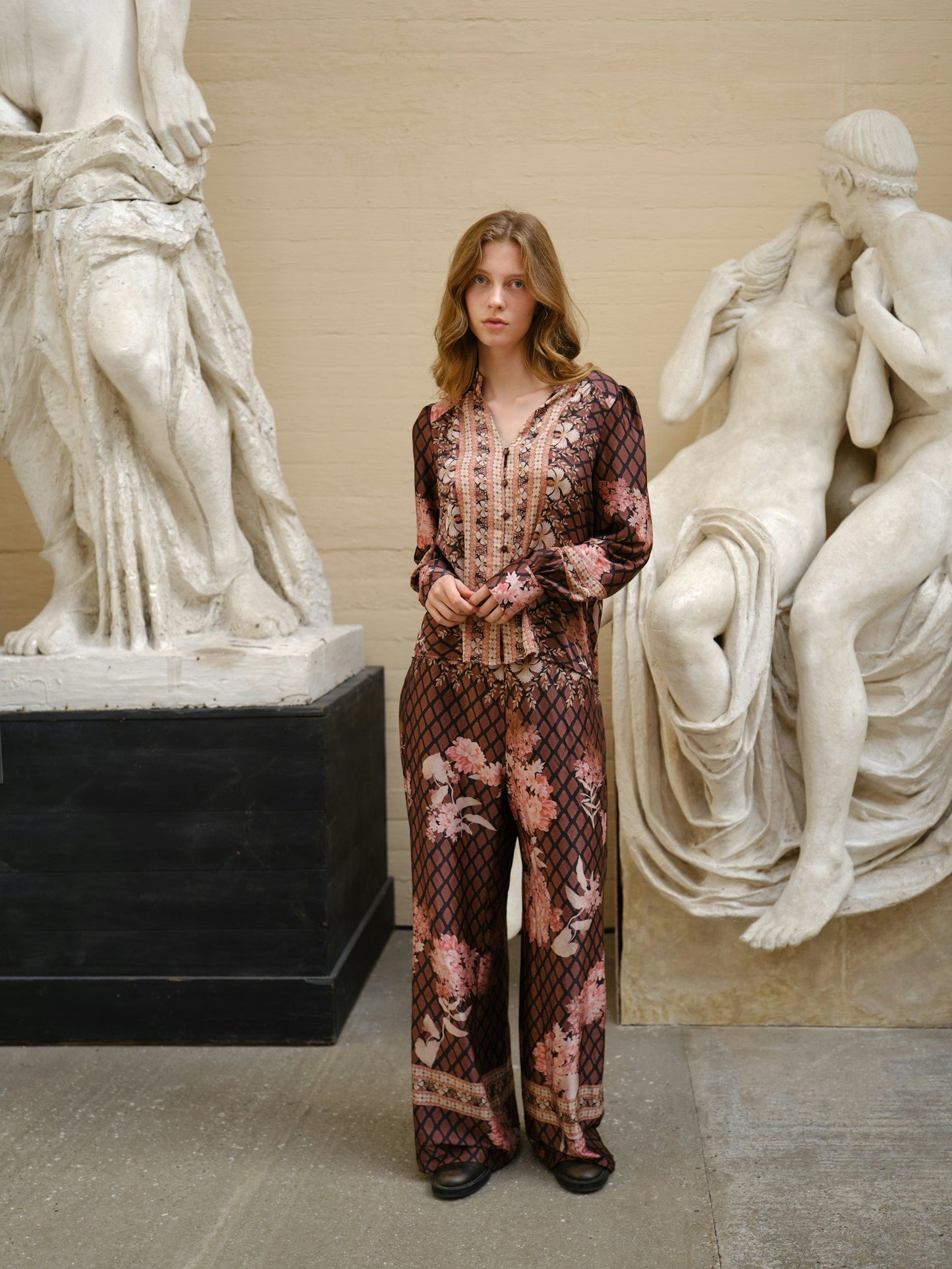 Neo Noir Blus Massima Botanical Border