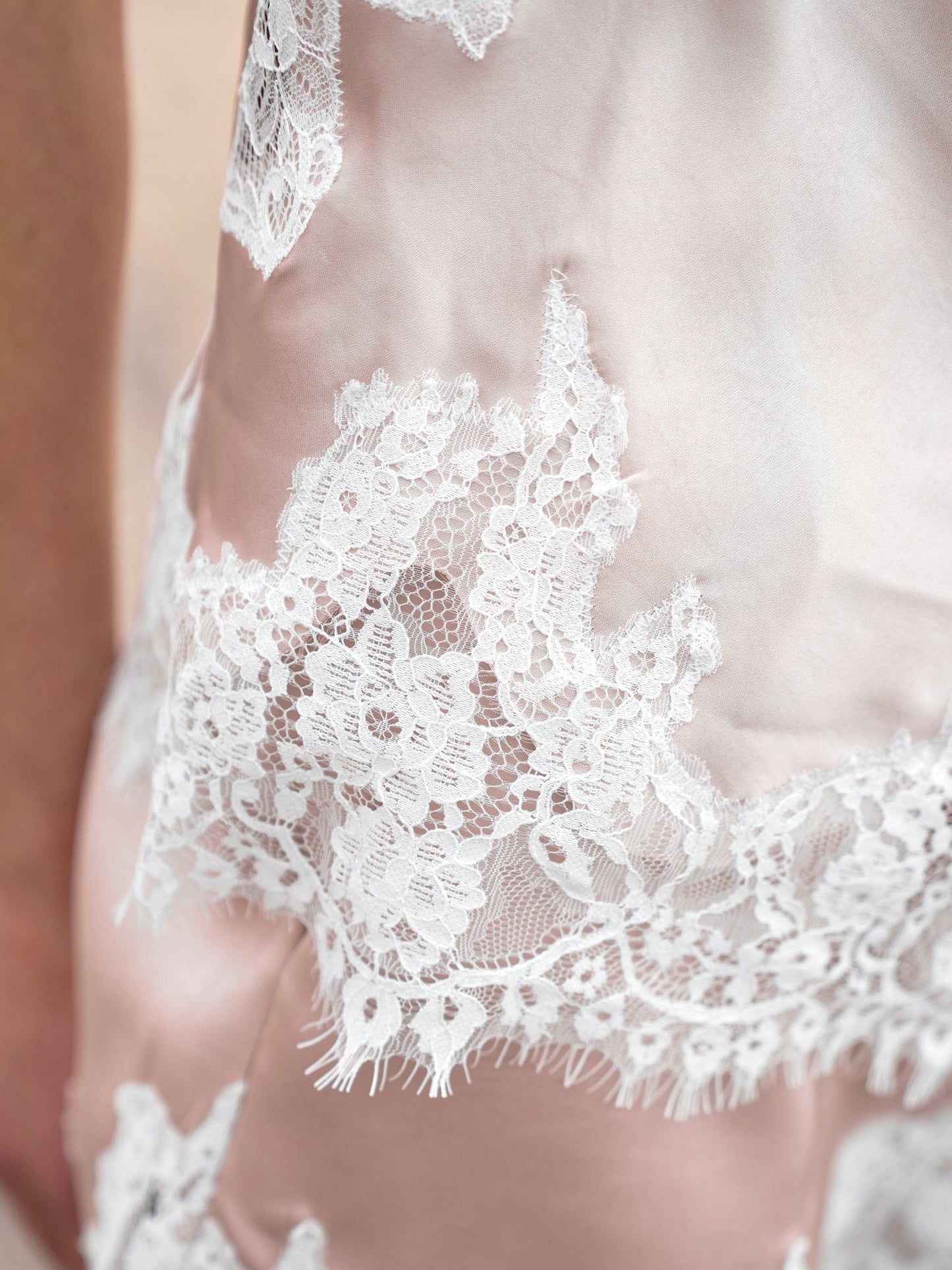 Neo Noir Top Viole Lace