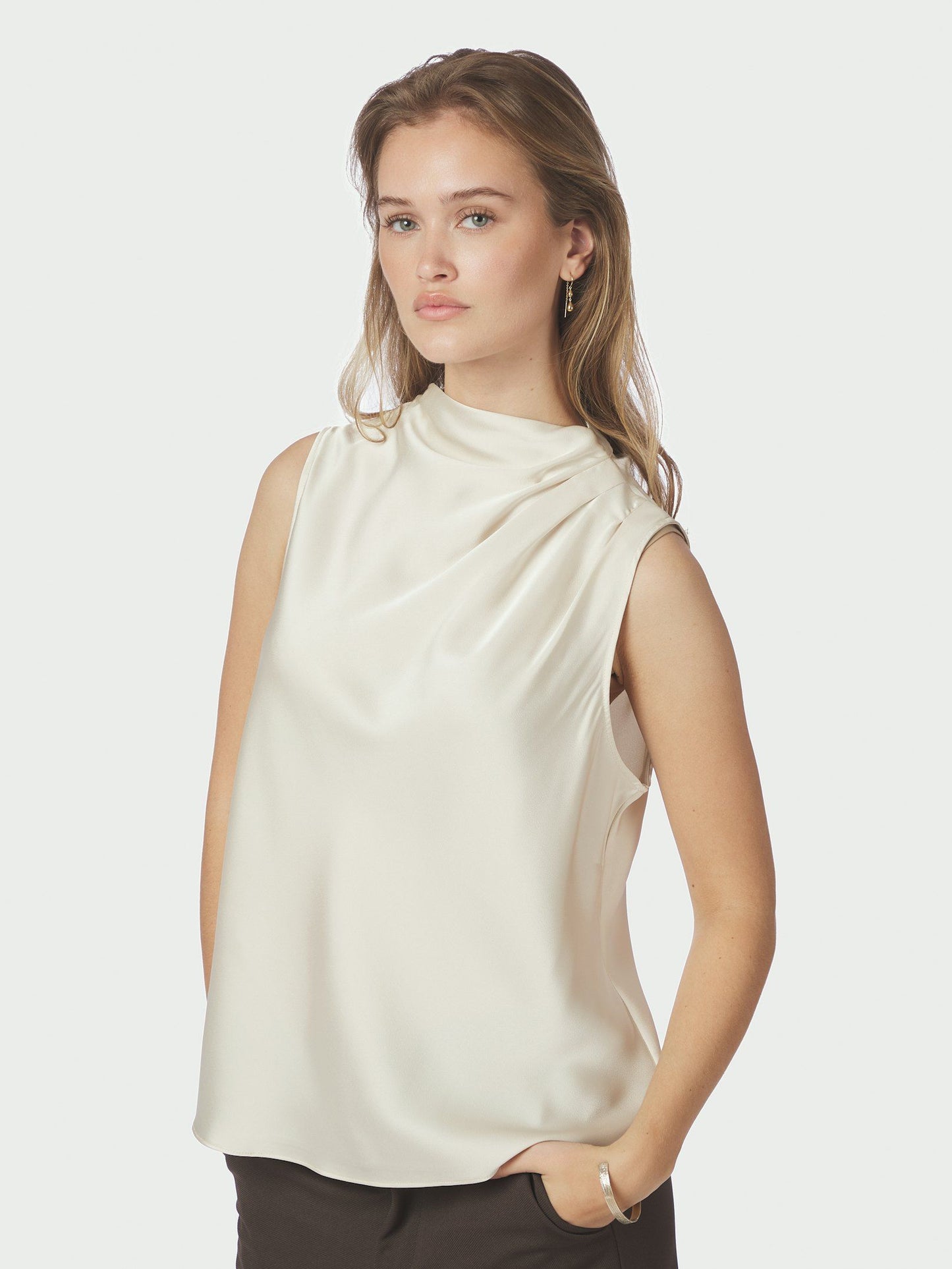 Neo Noir Topp Isola Drapy Satin