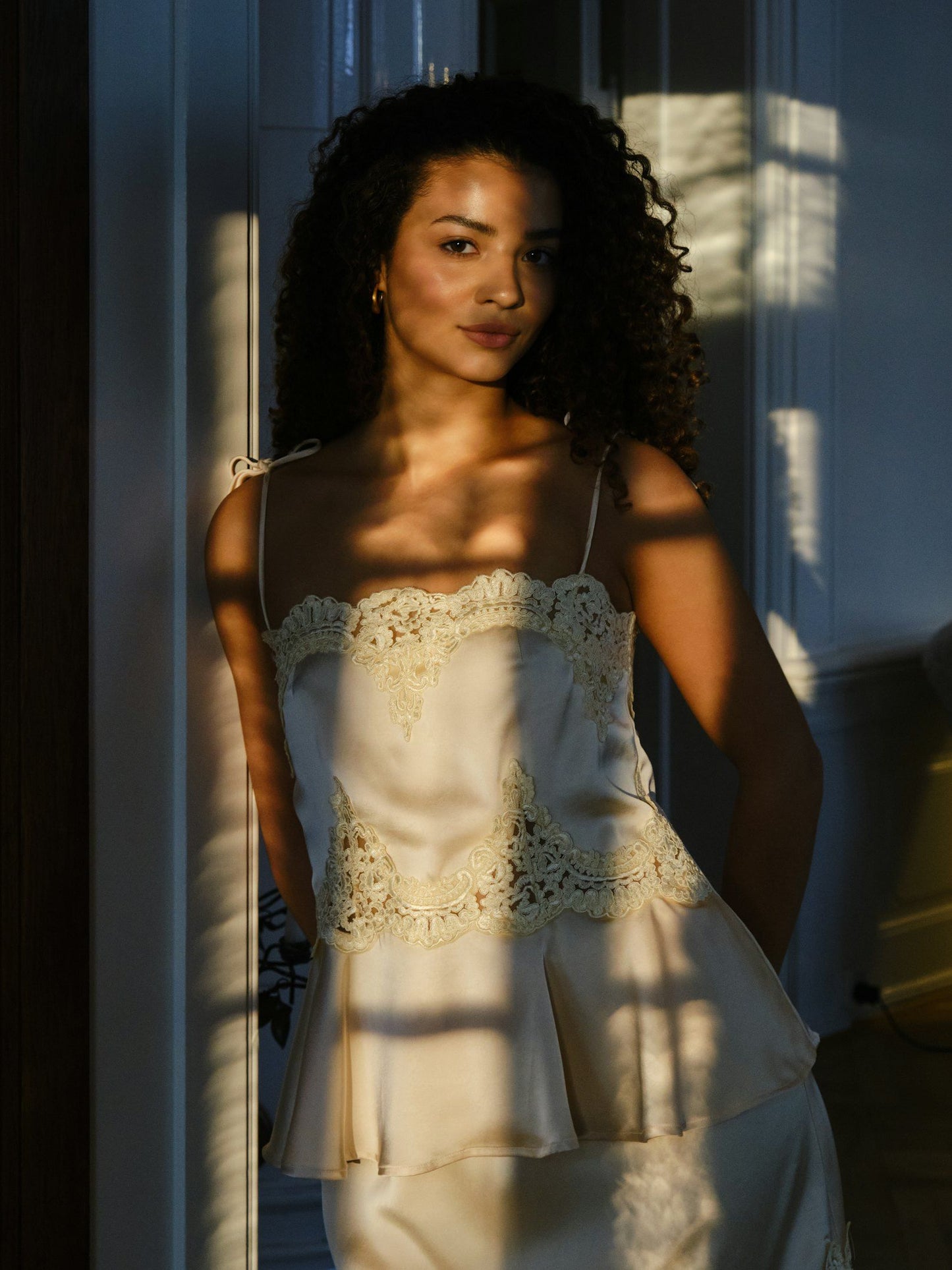Neo Noir Topp Kaela Heavy Sateen Lace