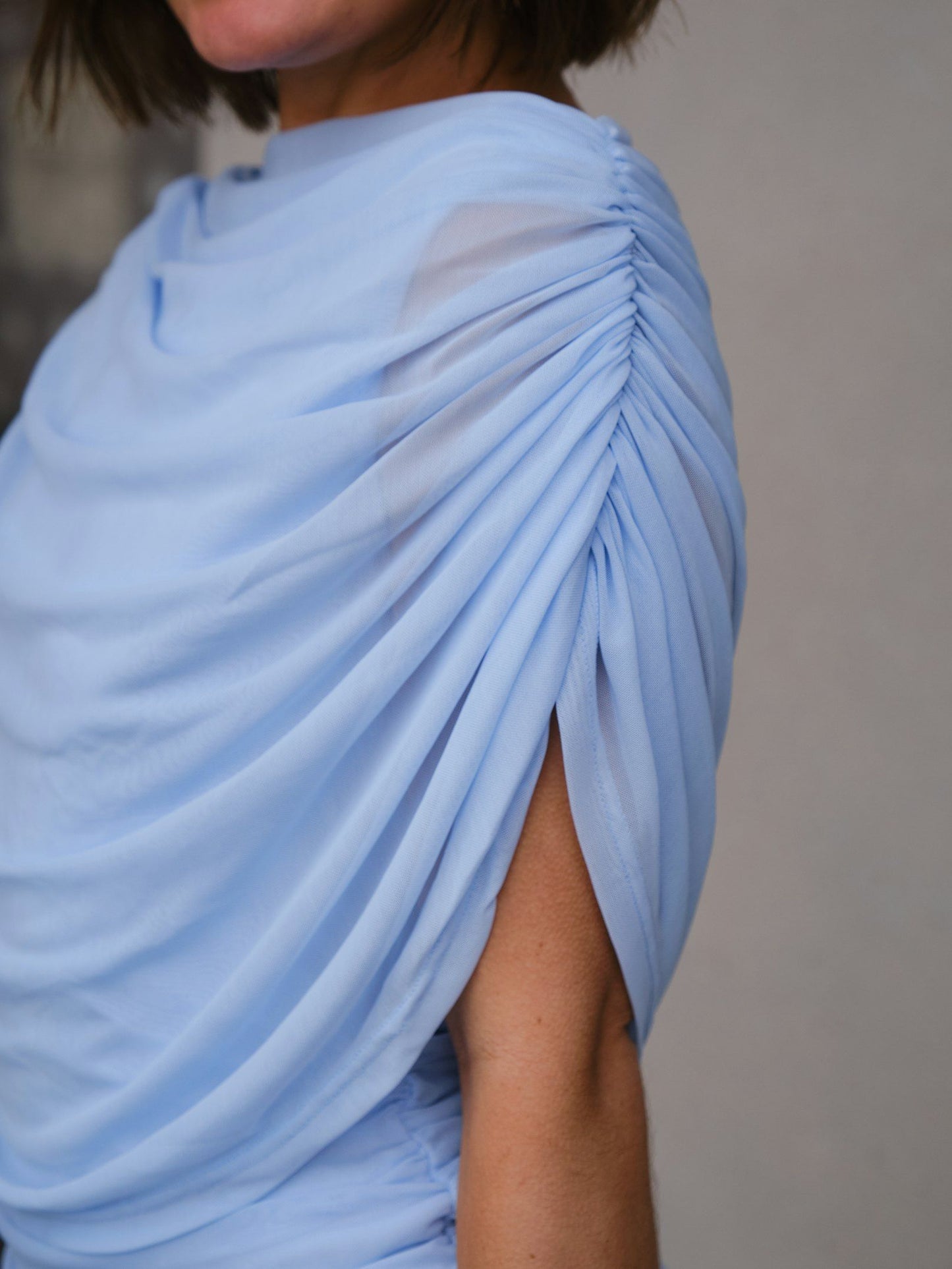 Neo Noir Klänning Tottuna Long Drapy Mesh