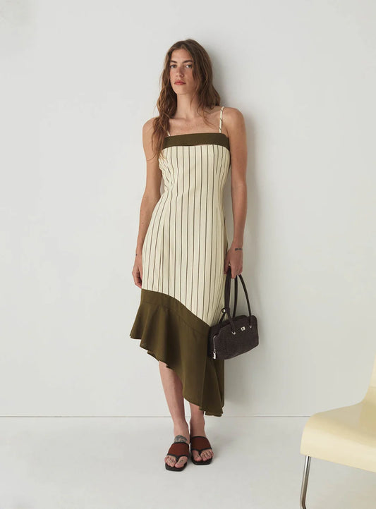 Laagam Klänning Breeze Kakhi Asymmetric Midi