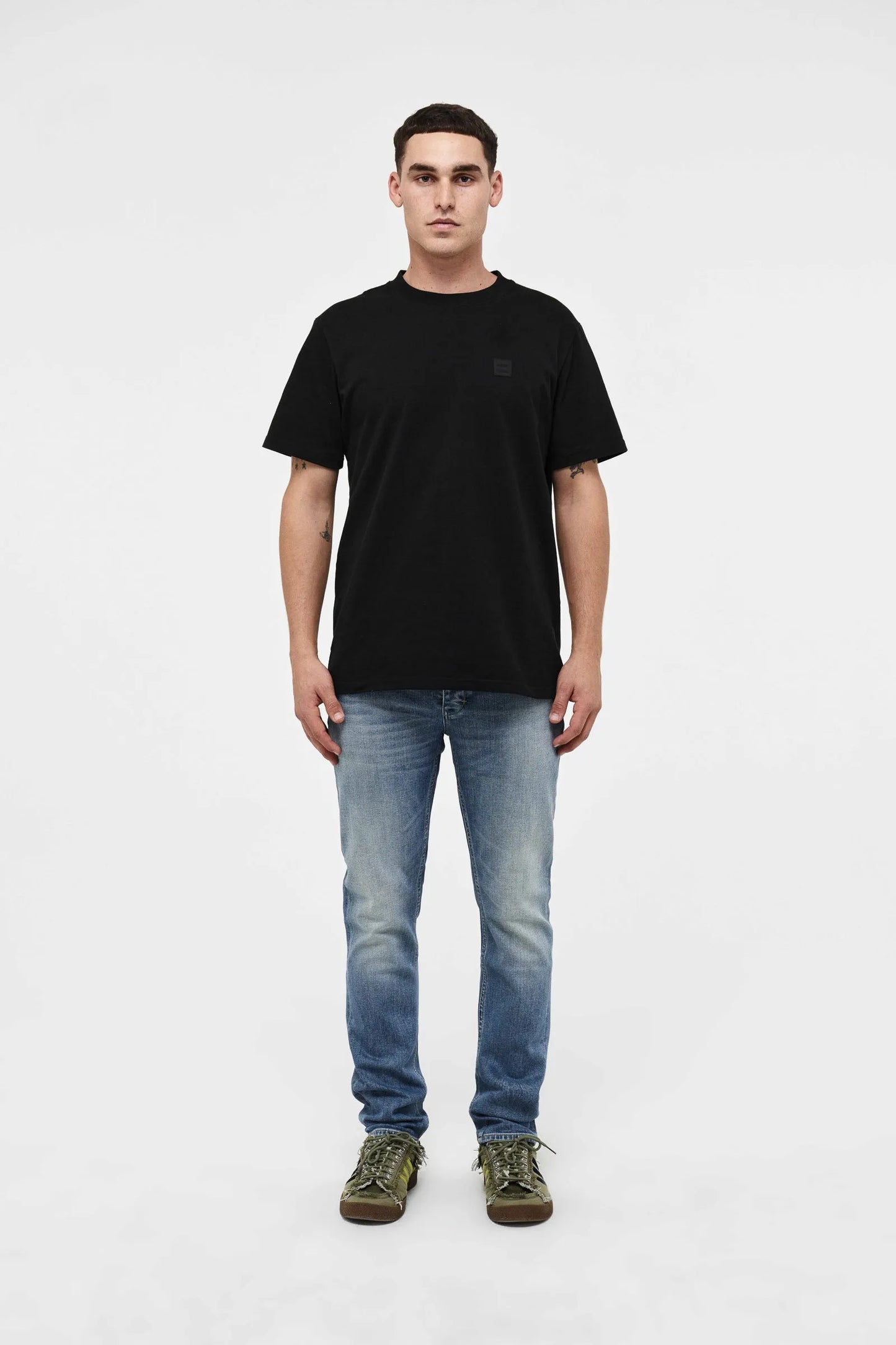 Neuw Jeans Lou Straight Nowhere