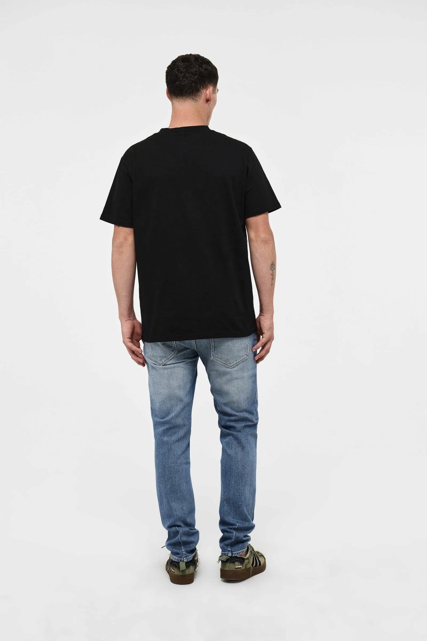 Neuw Jeans Lou Straight Nowhere